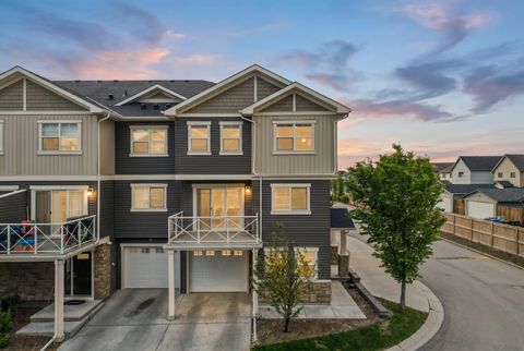 Photo of 905 Skyview Ranch Grove NE, Calgary, AB T3N 0R7 (MLS # A2319178)
