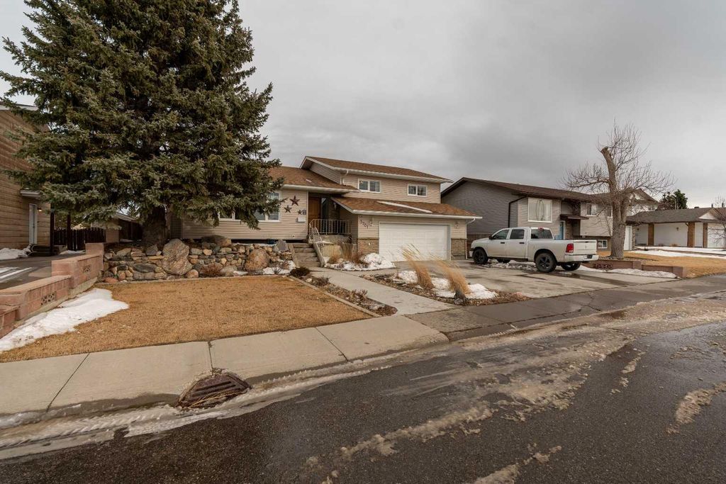 Photo of 5701 46 Street, Taber, AB T1G 1G9 (MLS # A2293194)