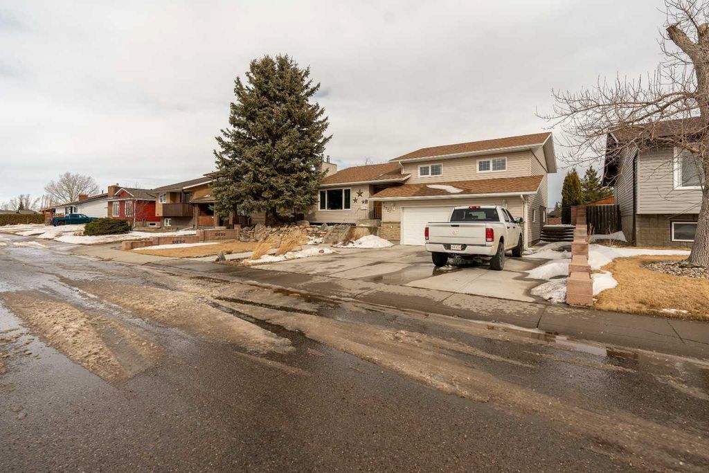 Photo of 5701 46 Street, Taber, AB T1G 1G9 (MLS # A2293194)