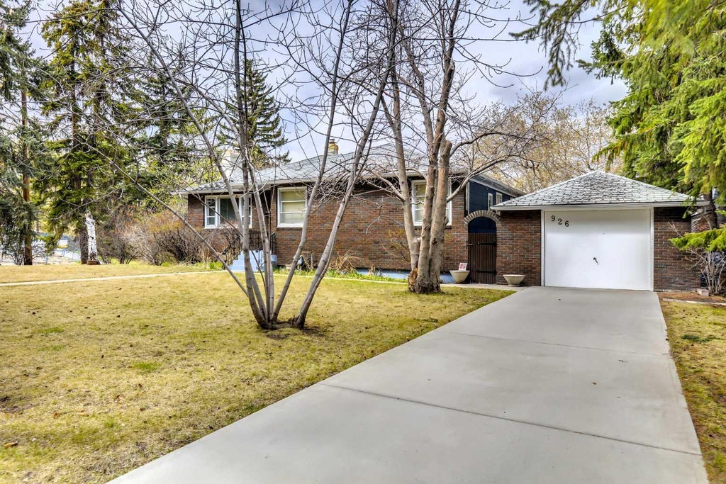Photo of 928 Durham Avenue SW, Calgary, AB T2T 0P6 (MLS # A2345864)