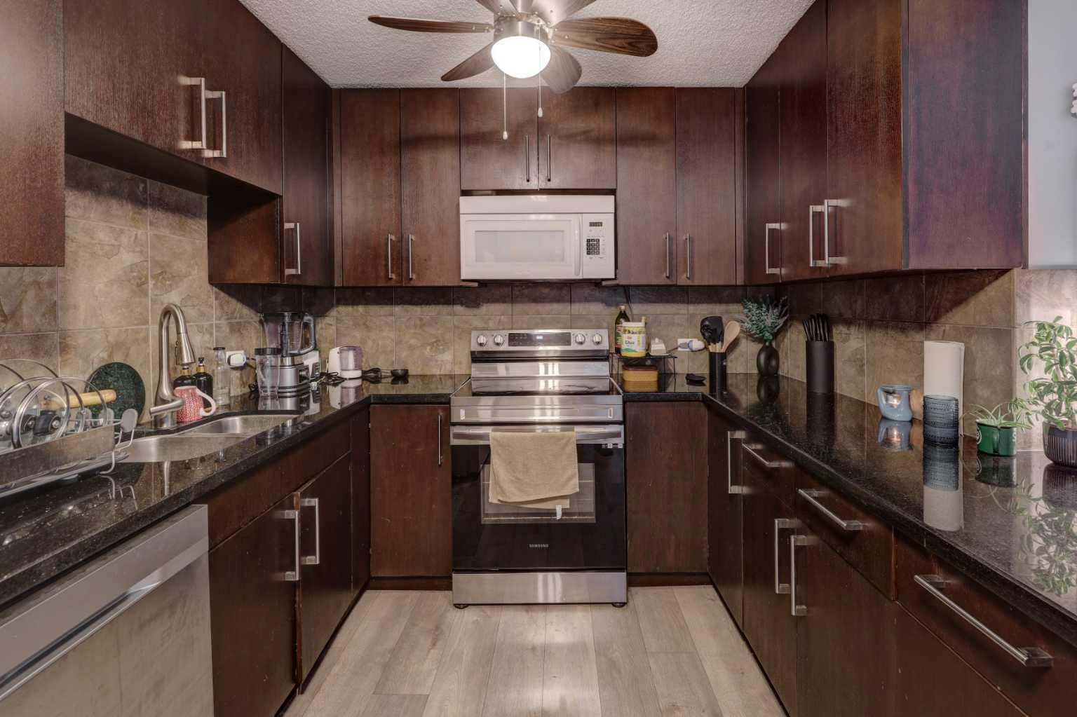 519 17 Avenue SW 650