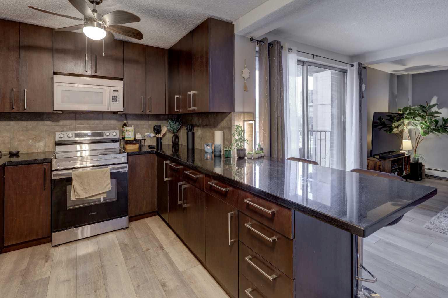 519 17 Avenue SW 650