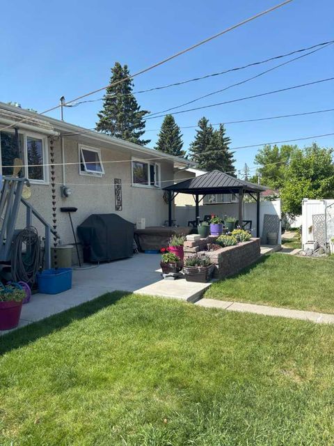 Photo of 4924 40 Avenue NW, Calgary, AB T3A 2P1 (MLS # A2307439)