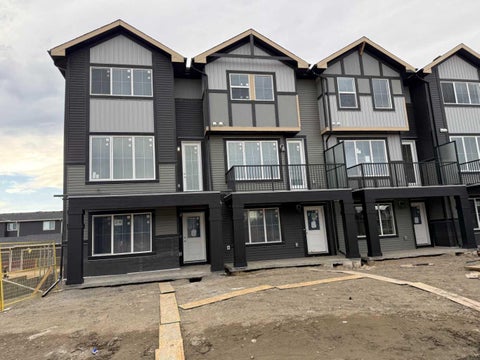 Photo of 24 Sundown Place, Cochrane, AB T4C 3H2 (MLS # A2305188)