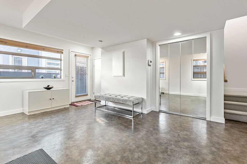 1927 26A Street SW 2