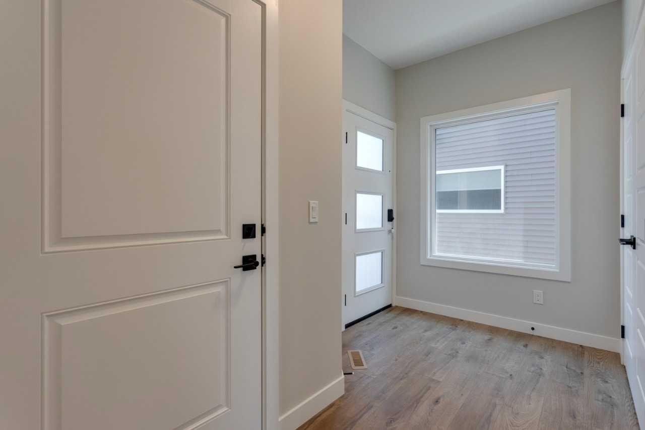 11 Lewiston View NE