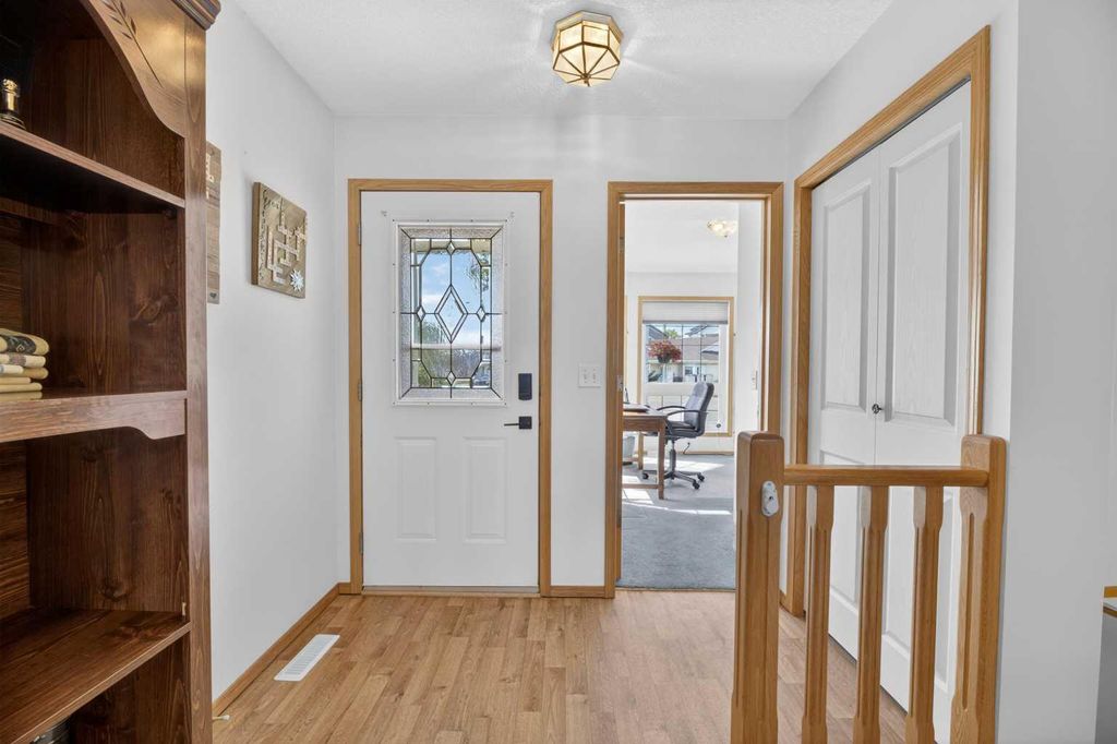 Photo of 5611 Sunrise Crescent, Olds, AB T4H 1V9 (MLS # A2315680)
