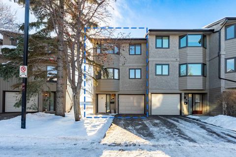 23 Glamis Drive SW 68 Calgary AB T3E 6S3