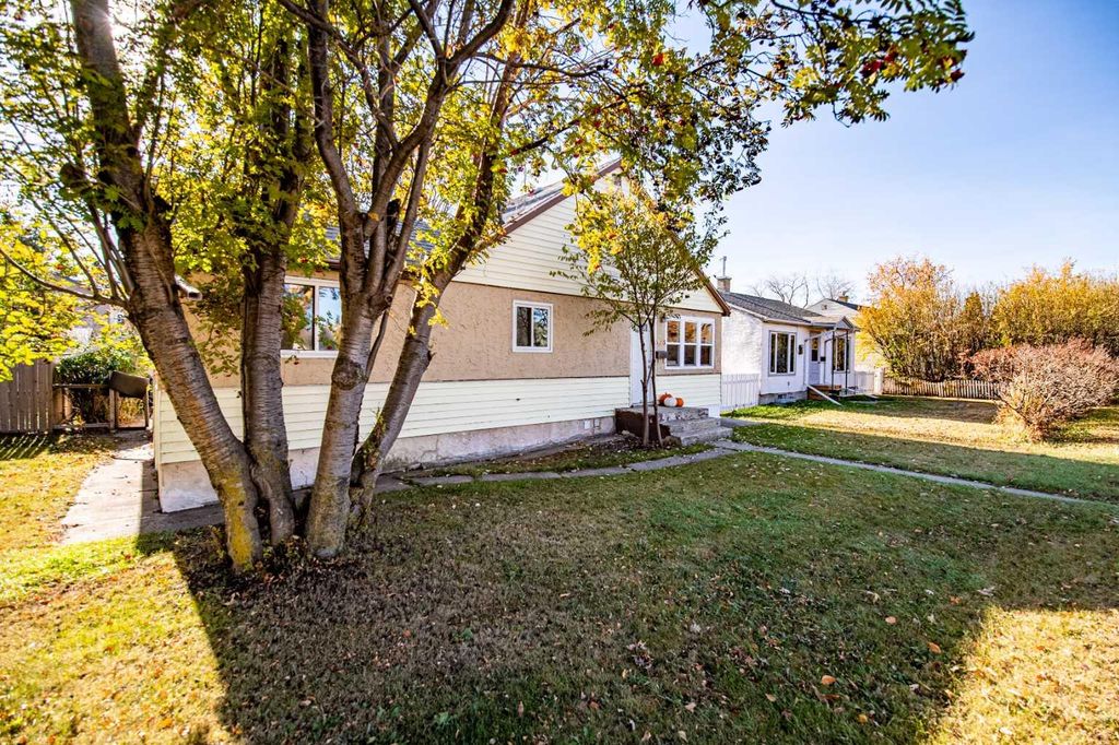 Photo of 3905 50 Street, Red Deer, AB T4N 1W2 (MLS # A2266694)