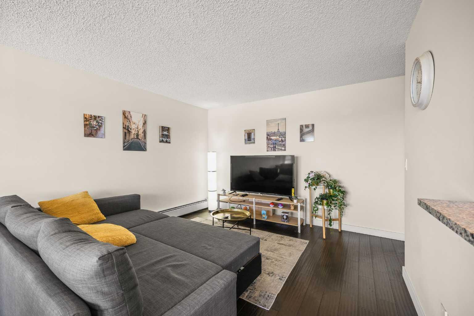 4455D Greenview Drive NE 402