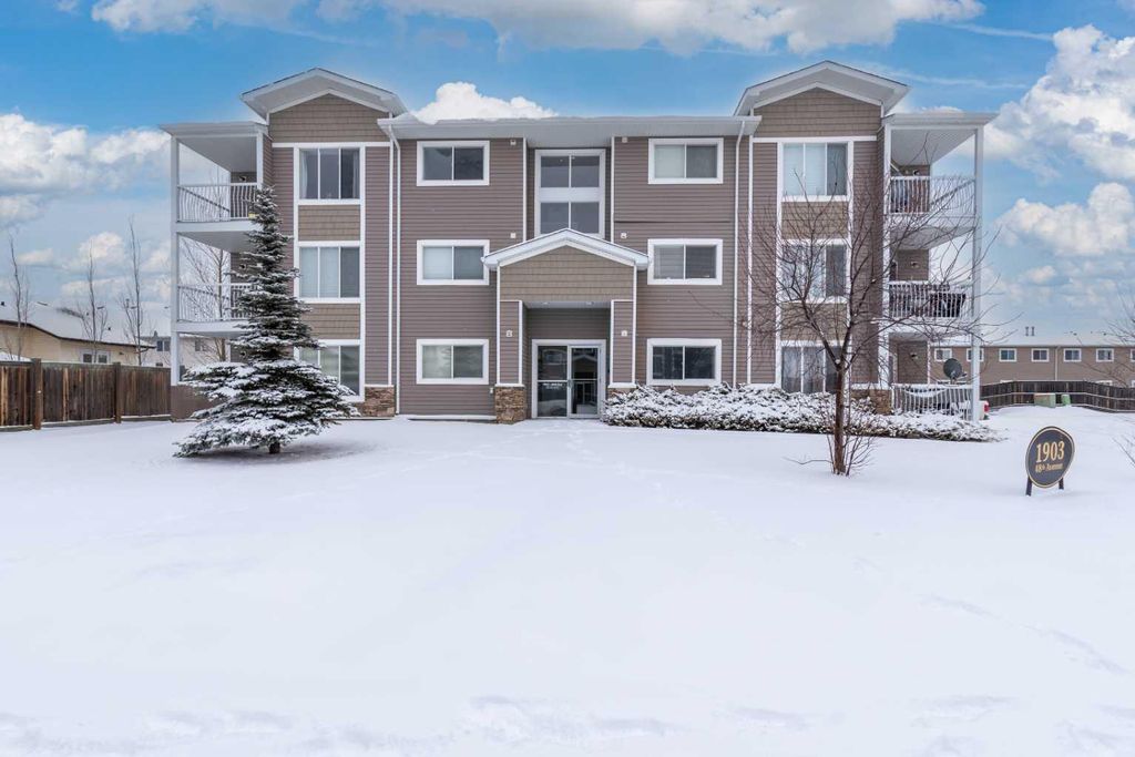 Photo of 1903 48 Avenue #304, Lloydminster, SK S9V 1K2 (MLS # A2294730)