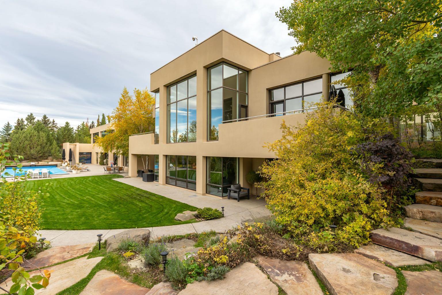 25102 Lower Springbank Road