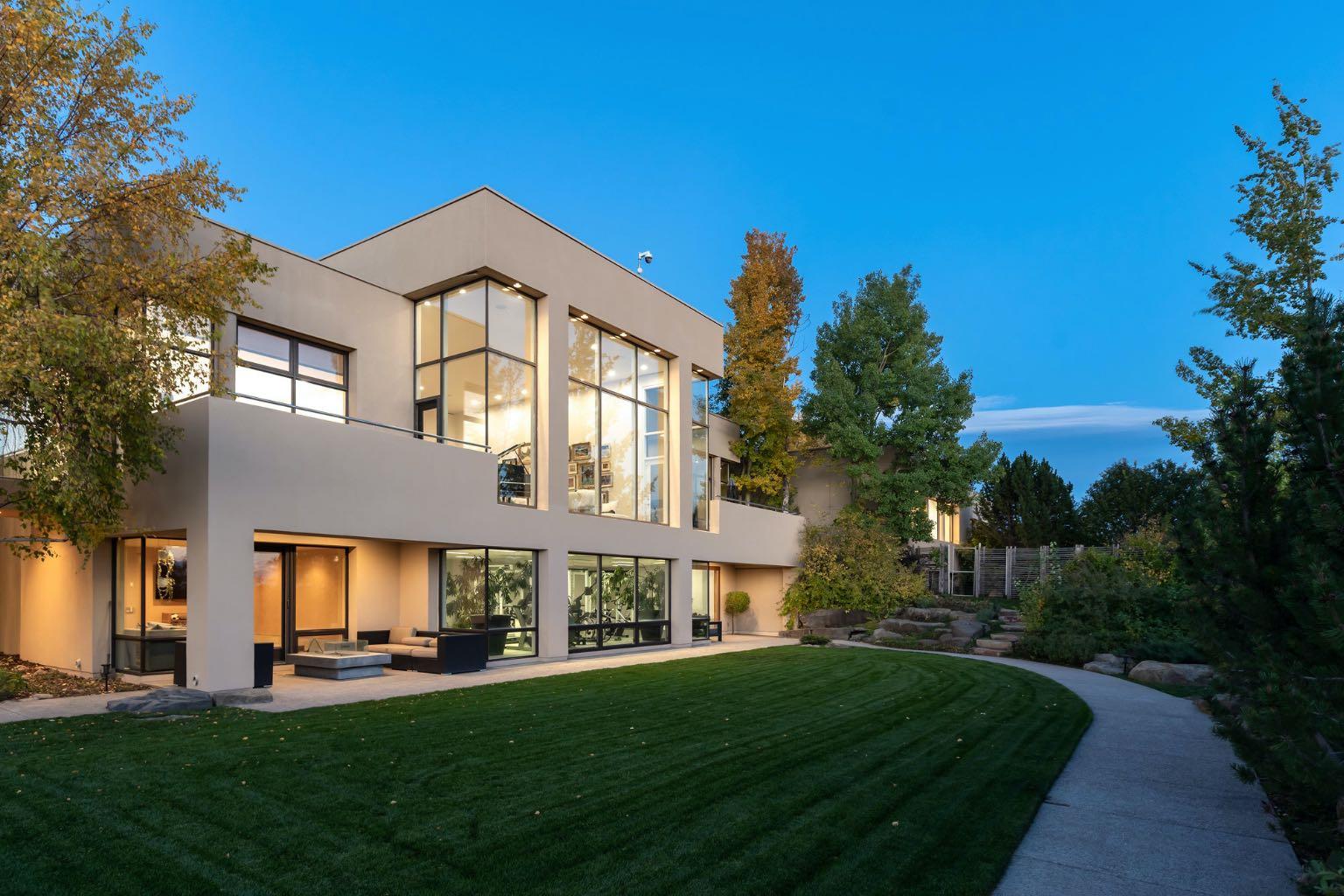 25102 Lower Springbank Road