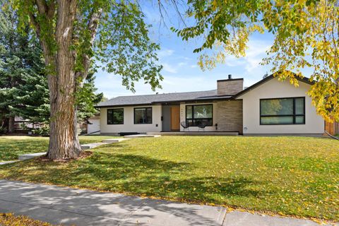 6432 Laurentian Way SW Calgary AB T3E 5N1