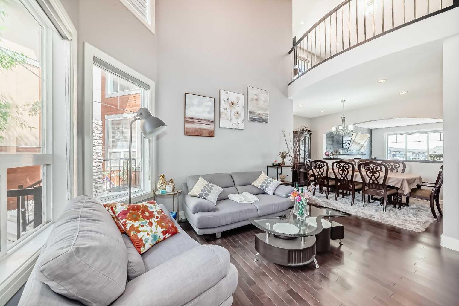 26 Saddlelake View NE