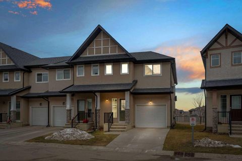 Photo of 9 Cimarron Vista Gardens, Okotoks, AB T1S 0G2 (MLS # A2310052)