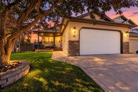 Photo of 38 Ivany Close, Red Deer, AB T4R 0A1 (MLS # A2352615)