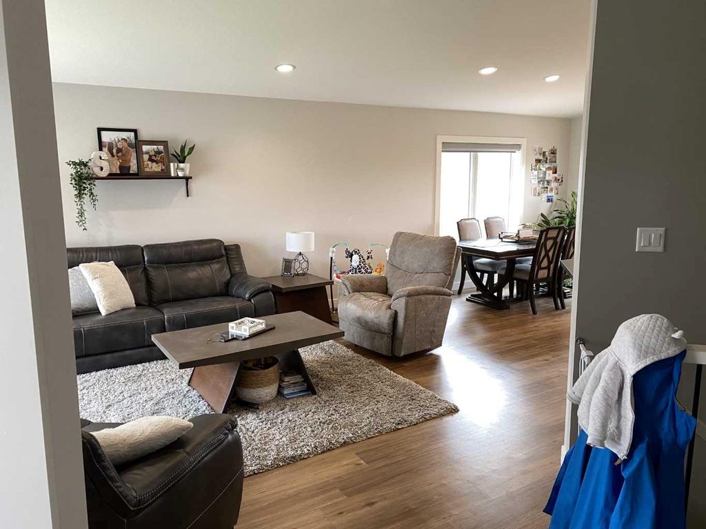 Photo of 807 Sunset Place, Picture Butte, AB T0K 1V0 (MLS # A2308332)