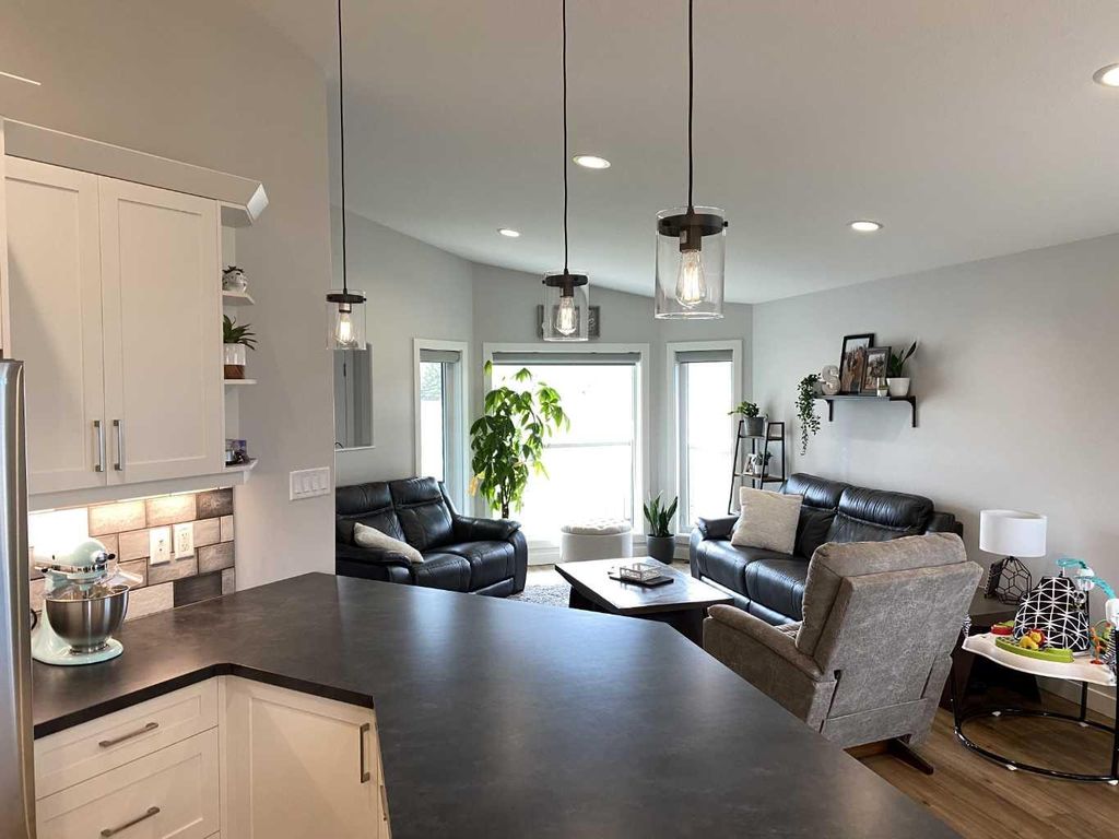 Photo of 807 Sunset Place, Picture Butte, AB T0K 1V0 (MLS # A2308332)