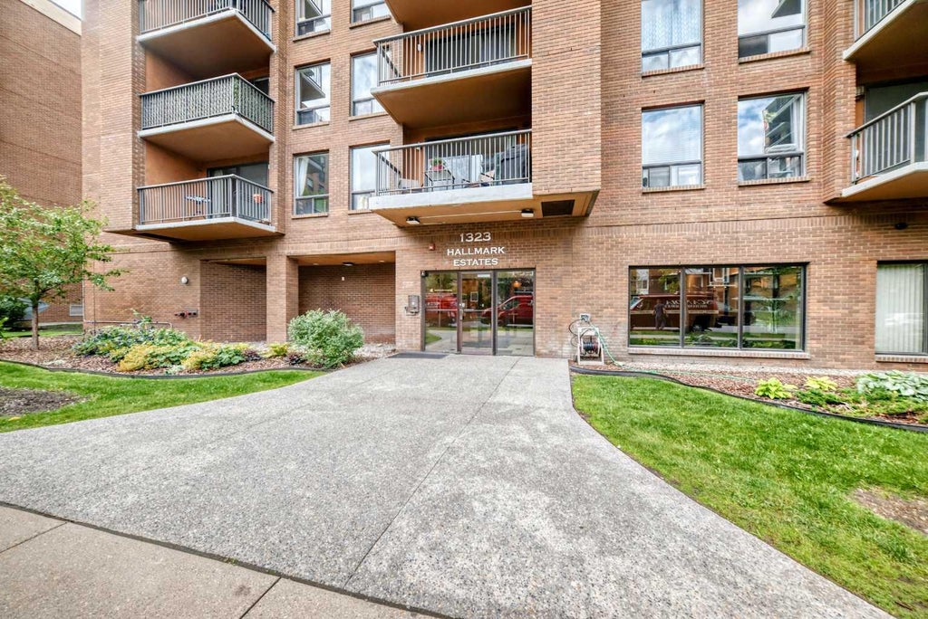 Photo of 1323 15 Avenue SW #302, Calgary, AB T3C 0X8 (MLS # A2341410)