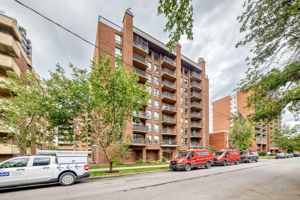 Photo of 1323 15 Avenue SW #302, Calgary, AB T3C 0X8 (MLS # A2341410)