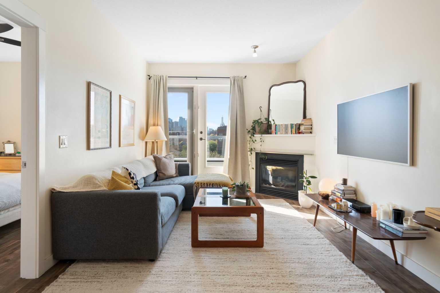 830 Centre Avenue NE 406