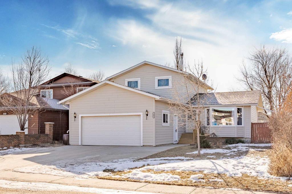 Photo of 405 6 Street, Irricana, AB T0M 1B0 (MLS # A2295542)