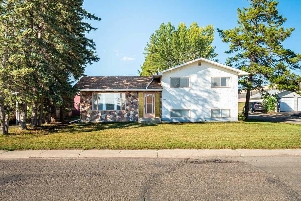 Photo of 602 Royal Drive, Trochu, AB T0M 2C0 (MLS # A2339233)