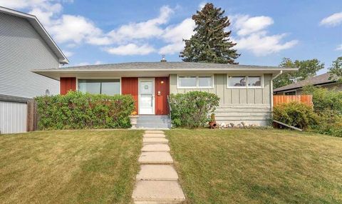 4920 Worcester Drive SW Calgary AB T3C 3L6