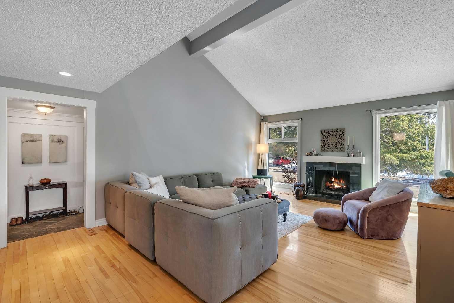 12 Oakvale Place SW