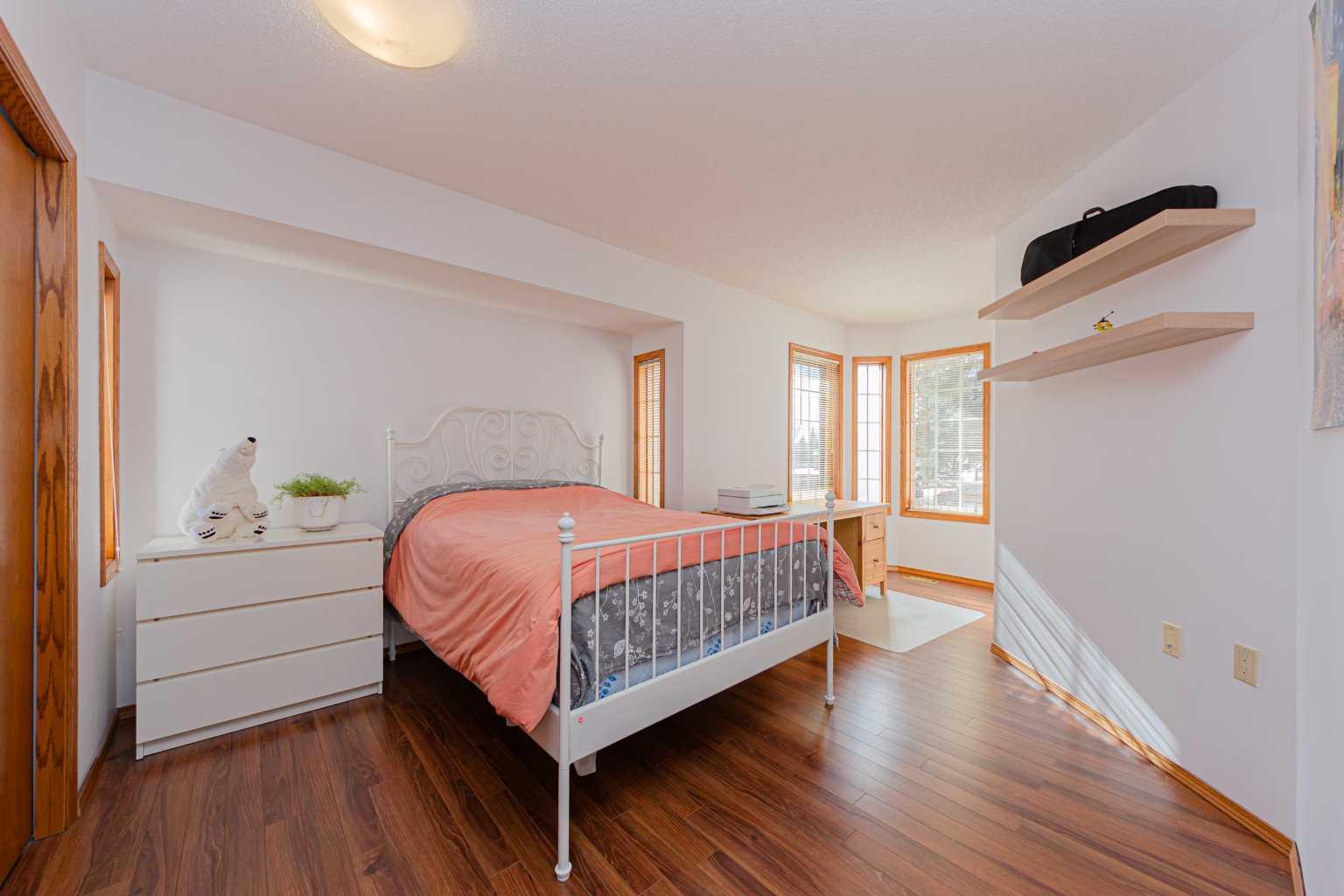 20 Somerset Drive SW