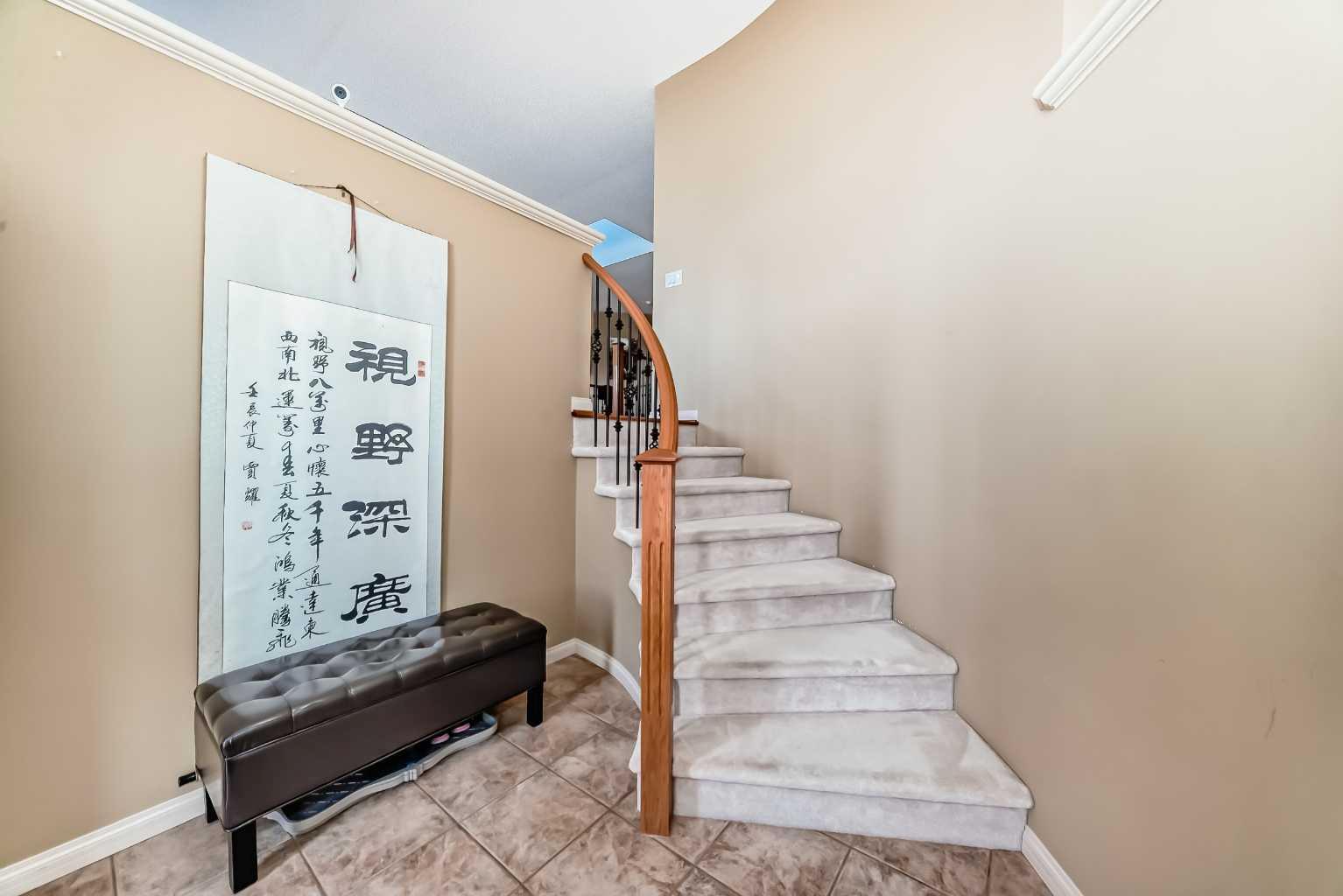 92 Hamptons Drive NW