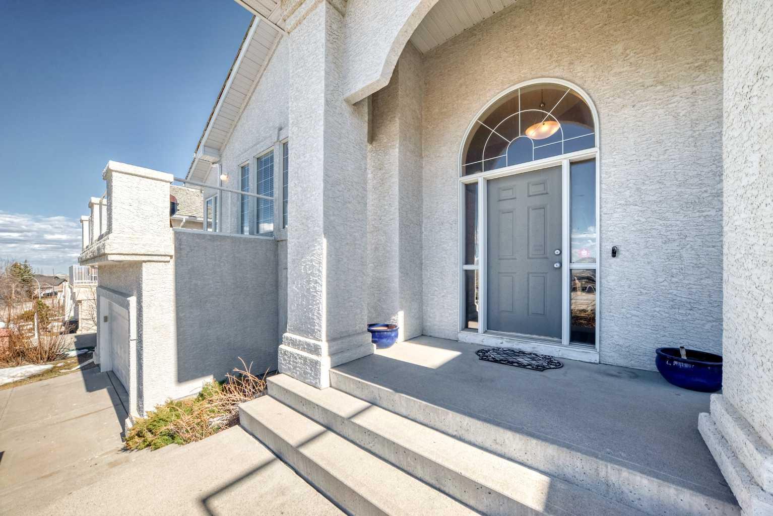 92 Hamptons Drive NW