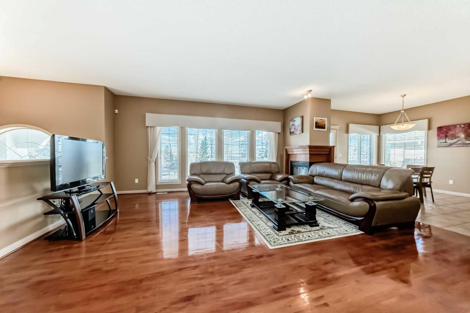 92 Hamptons Drive NW