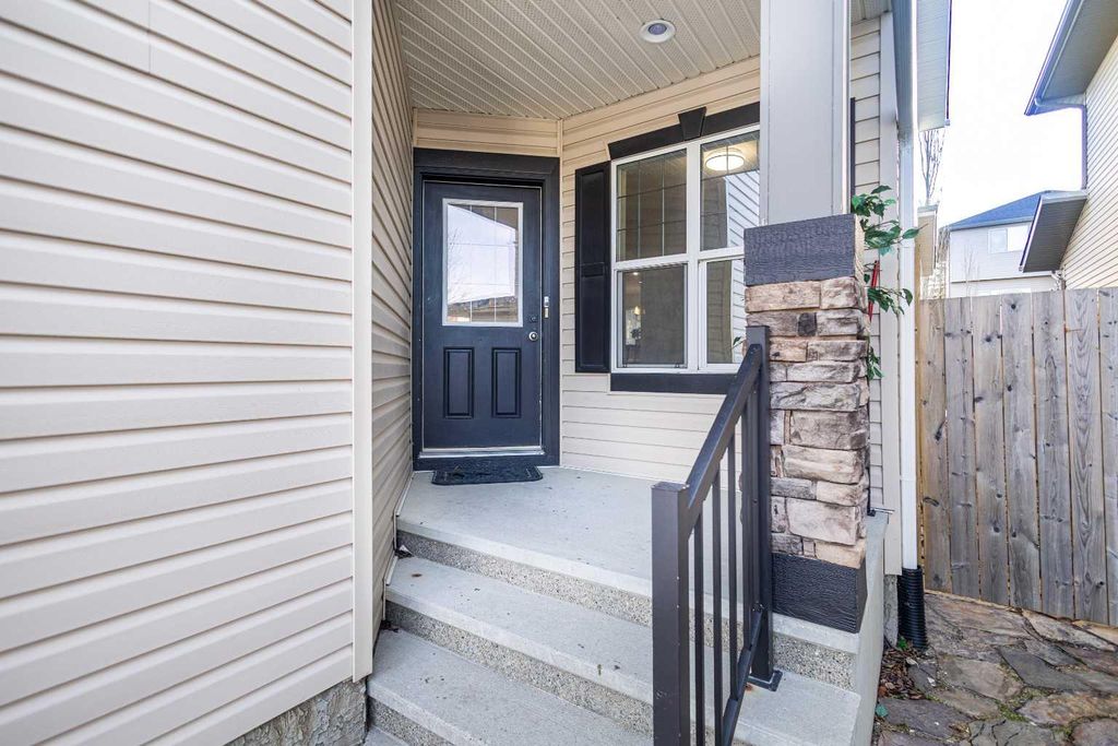 Photo of 21 Panamount Row NW, Calgary, AB T3K 0C6 (MLS # A2275676)