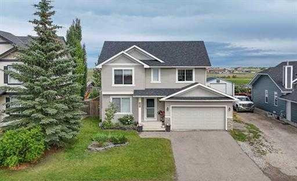 Photo of 529 Railway Avenue, Langdon, AB T0J 1X1 (MLS # A2309259)