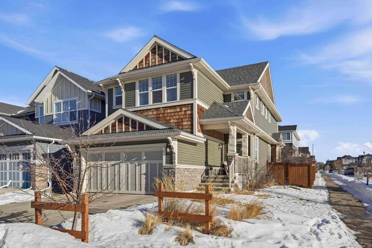 200 Kingsmere Cove SE