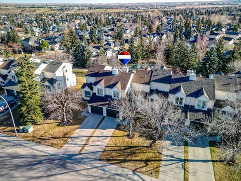 221 Sandringham Road NW Calgary AB T3K 3Z1