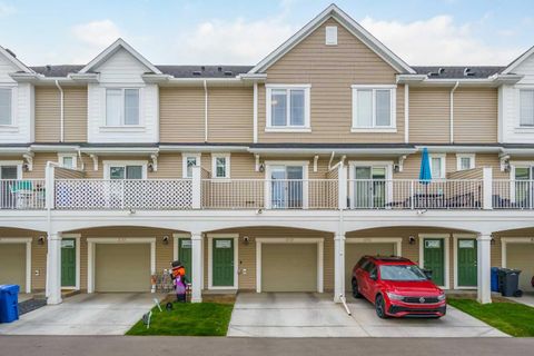 628 Copperstone Manor SE Calgary AB T2Z 5G4