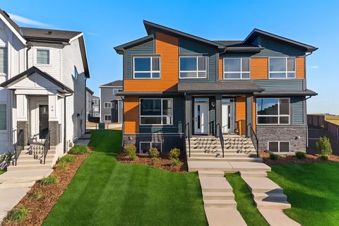 80 Carringvue Place NW Calgary AB T3P 2M1