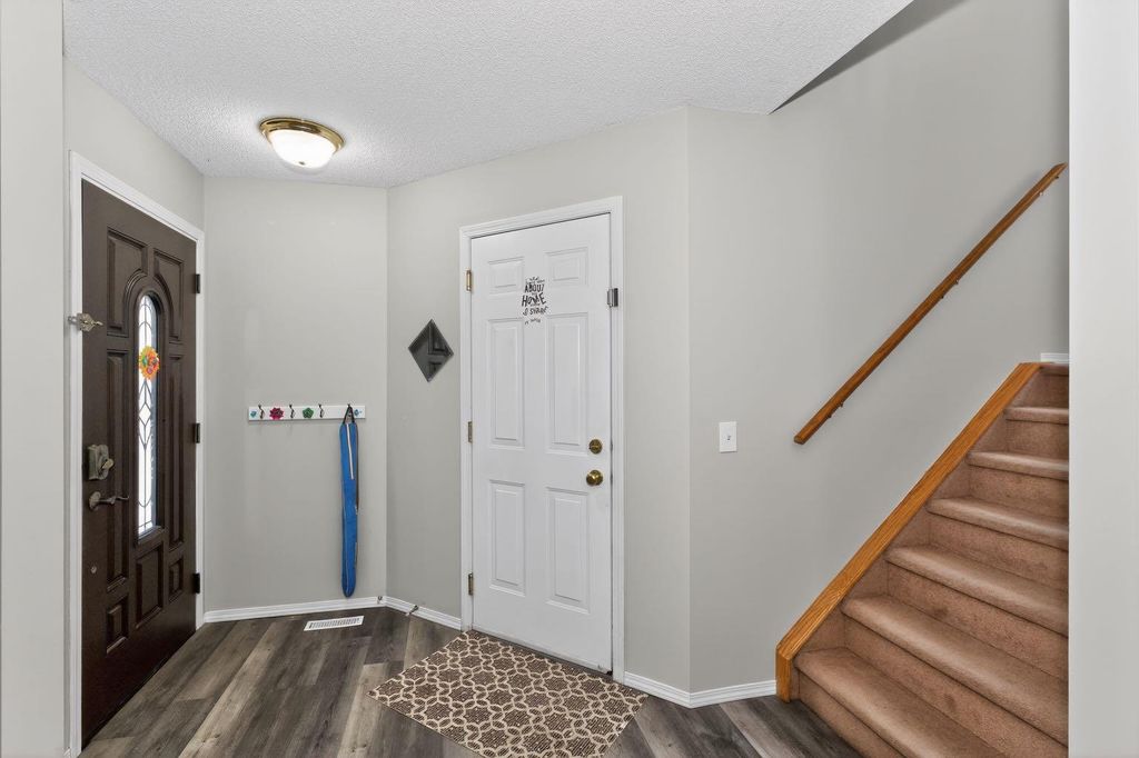 Photo of 42 Royal Elm Drive NW, Calgary, AB T3G 5P7 (MLS # A2298552)