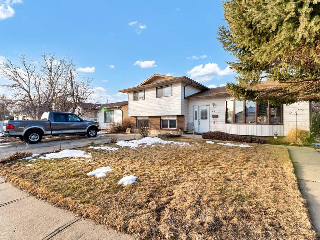 Photo of 66 Robinson Crescent SE, Medicine Hat, AB T1B 3G3 (MLS # A2290592)