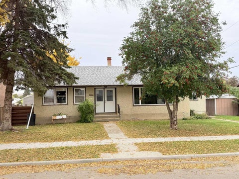 Photo of 9526 86 Avenue, Peace River, AB T8S 1G5 (MLS # A2351384)