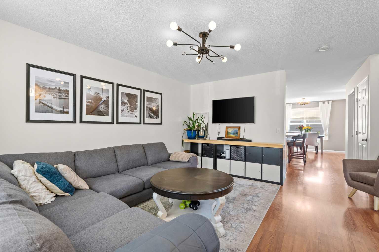 85 Evermeadow Manor SW
