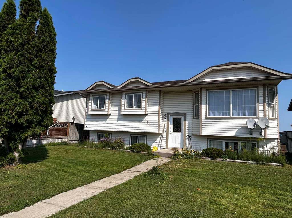 Photo of 280 Upland Avenue W, Brooks, AB T1R 1K1 (MLS # A2337854)