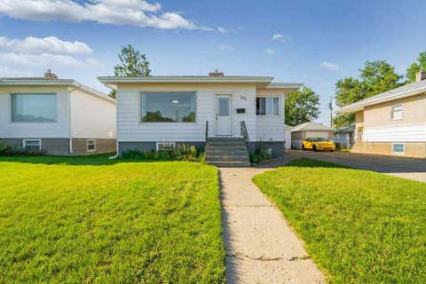 Photo of 351 9 Street SW, Medicine Hat, AB T1A 4P1 (MLS # A2340449)
