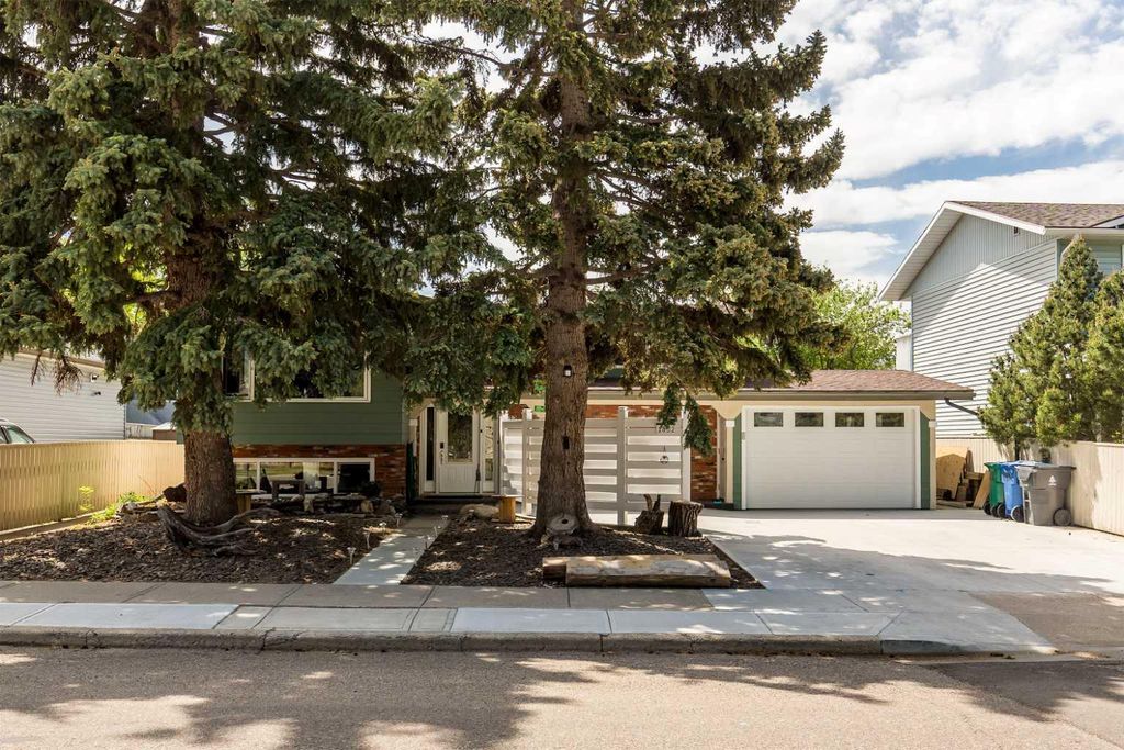 Photo of 1832 7 Avenue N, Lethbridge, AB T1H 0Y7 (MLS # A2303302)