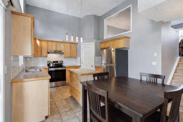 22 Country Hills Cove NW