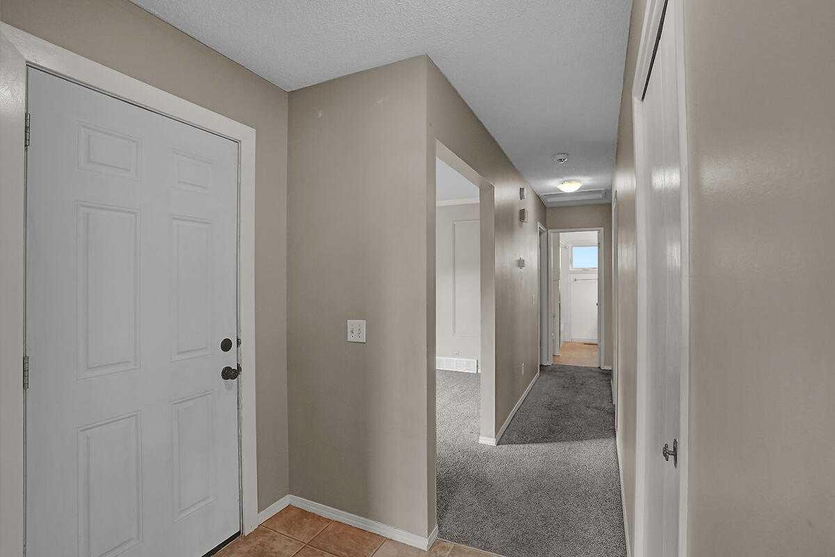 151 Midlawn Close SE