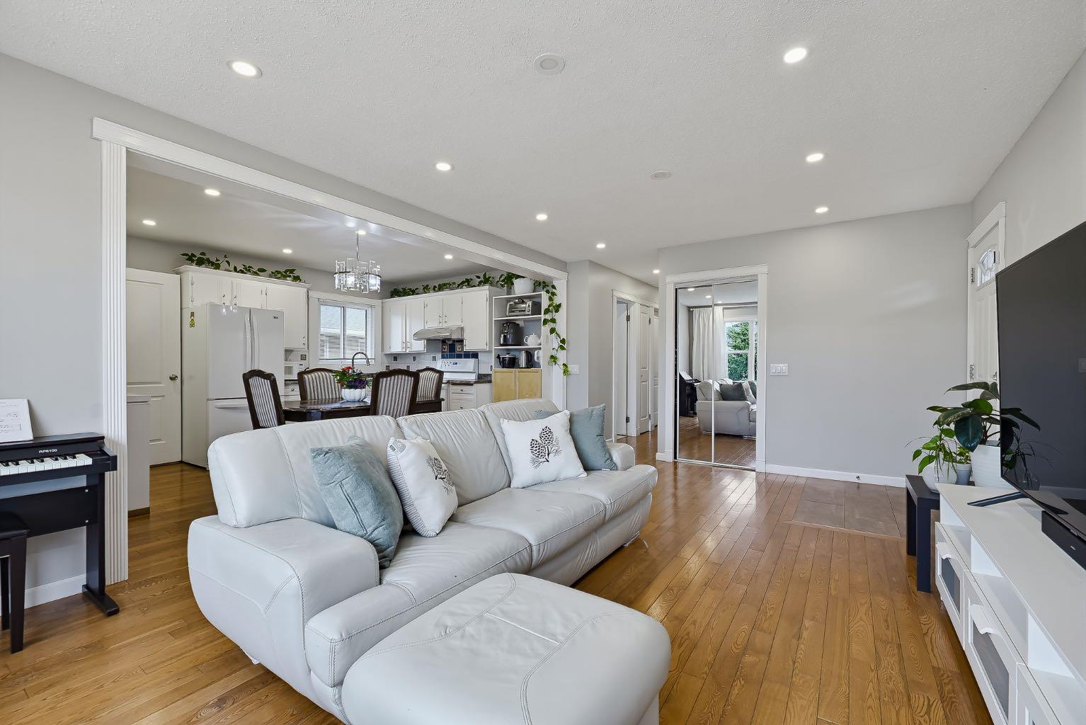 1303 Penedo Crescent SE